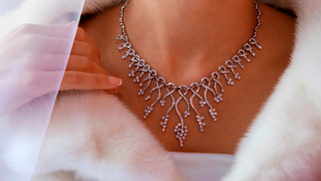 THE TIMELESS BEAUTY OF DIAMOND NECKLACES